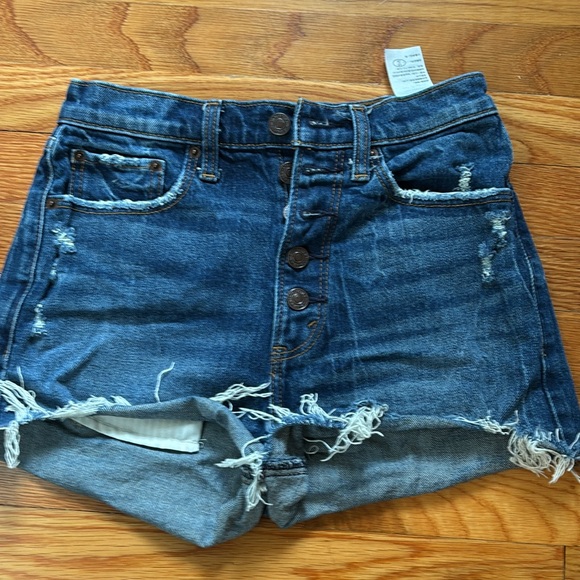 A&F High Rise Jean Mom Short - Picture 2 of 4